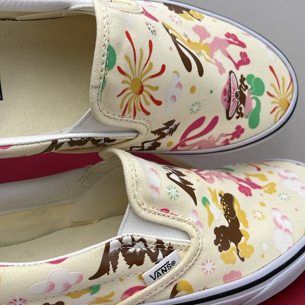 Vans WMNS  Classic Slip-On Get Outdoors Classic White 
VN000BVZFRL Sneakers - Picture 14 of 16